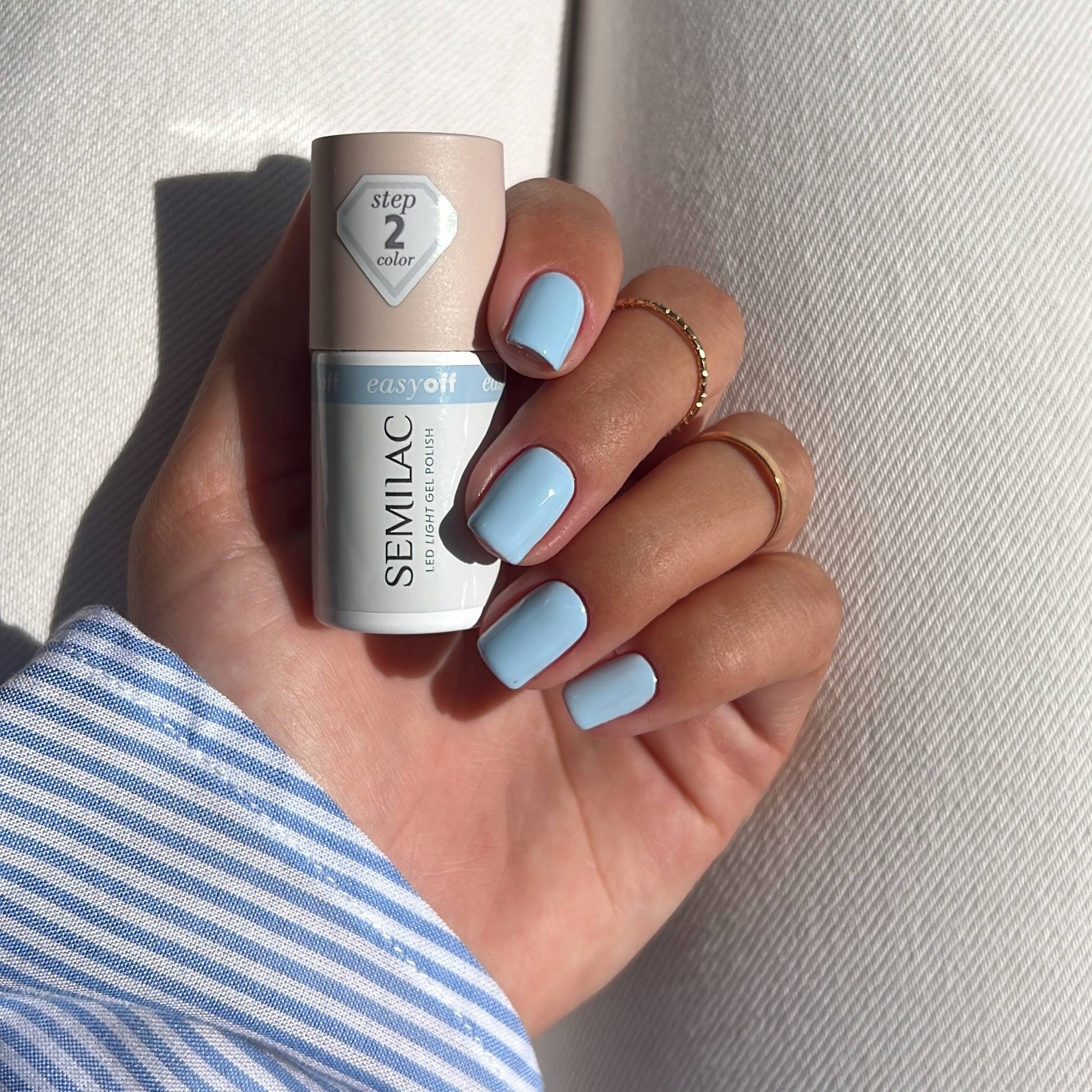 Zastosowanie bazy Easy Off – Krok po kroku do idealnego manicure