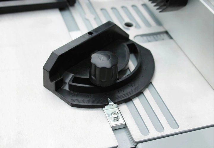 Wymiary stołu i ergonomia – Przestronny stół o wymiarach 610 x 360 mm