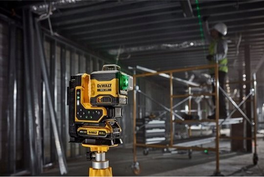 Laser liniowy DeWalt DCLE34035D1 na statywie
