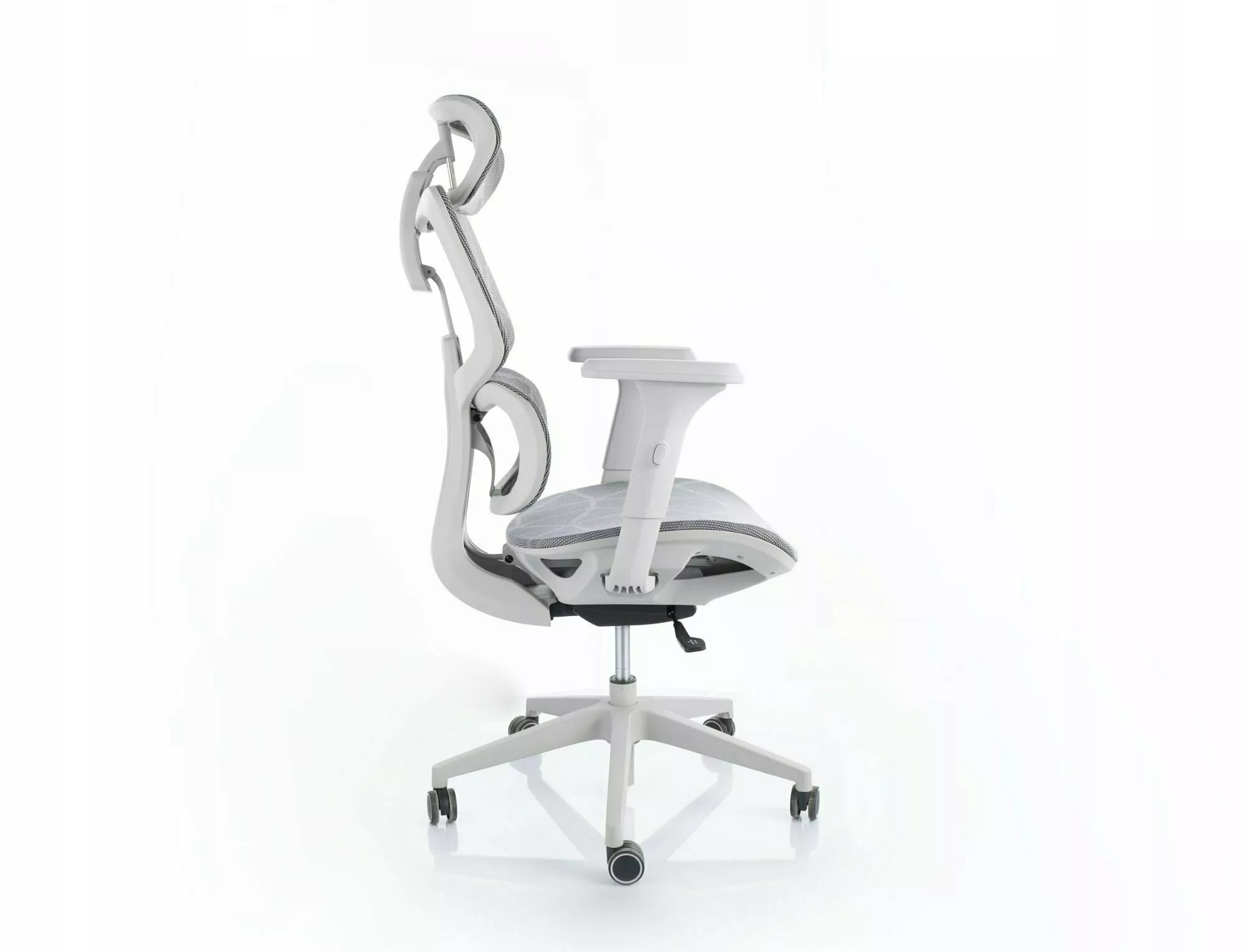 Regulowane podłokietniki 4D dla maksymalnej wygody