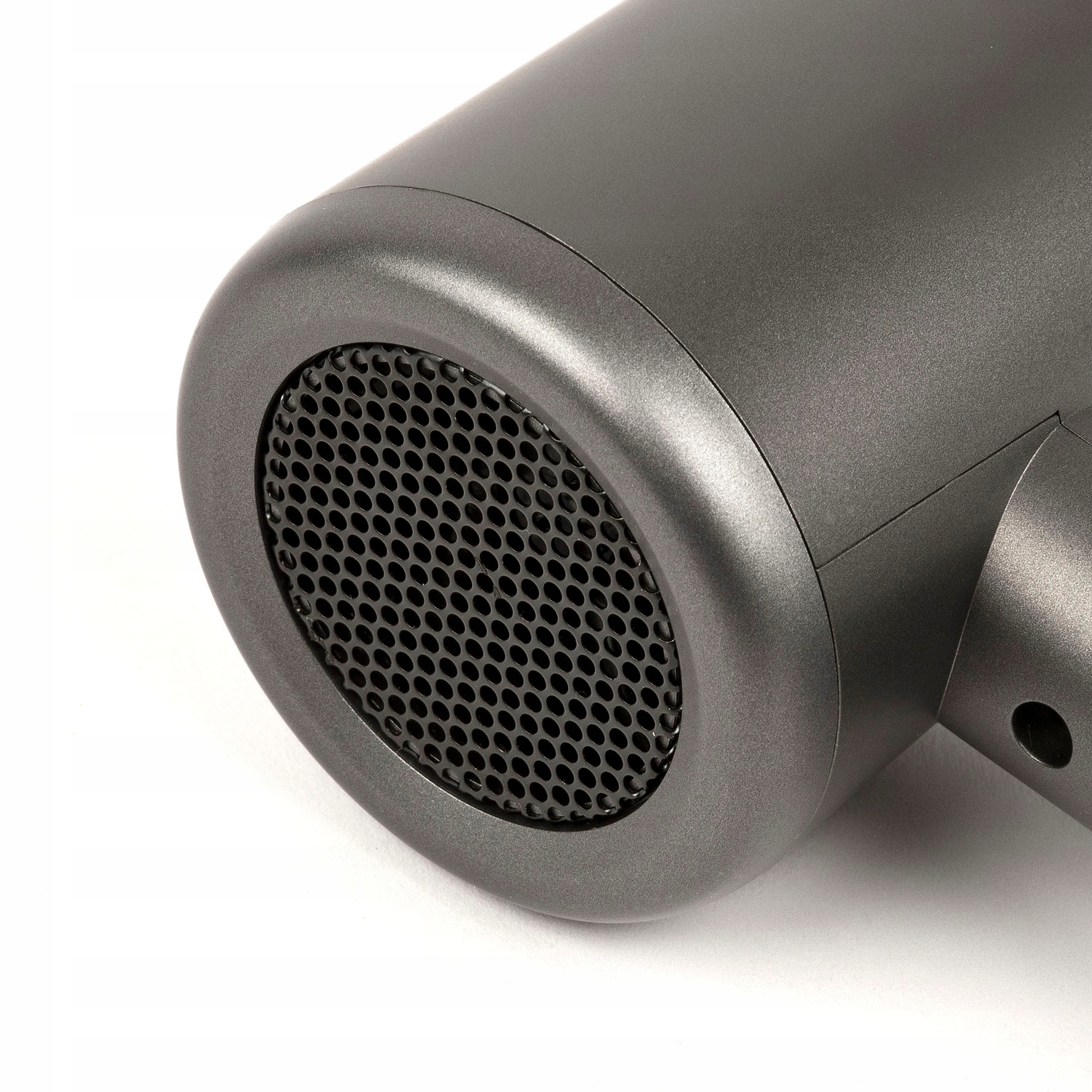 Bezpieczeństwo dzięki metalowej siatce na wlocie powietrza