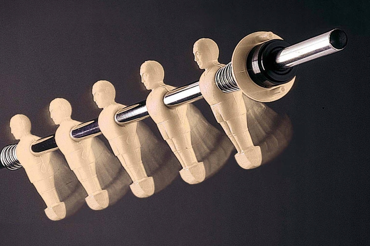 Szybkie i precyzyjne pole gry z hartowanym szkłem