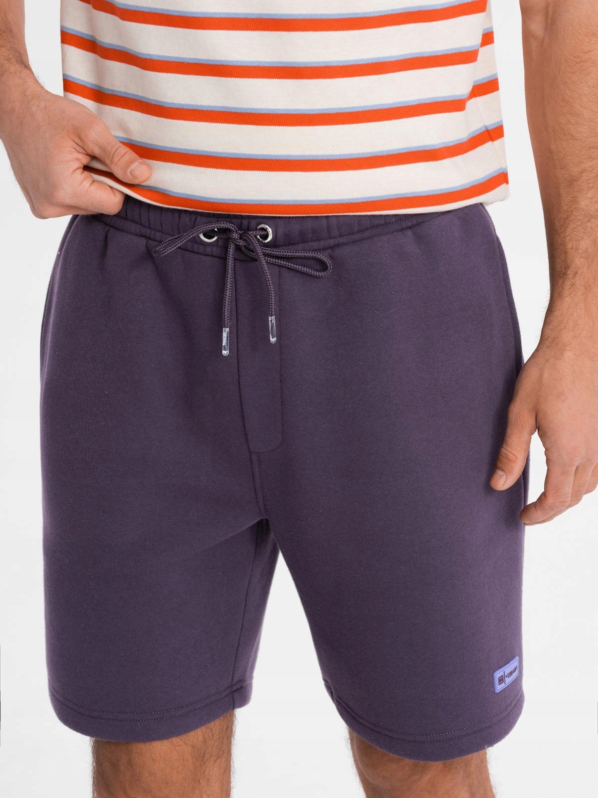 Sportowy design z kontrastowymi detalami