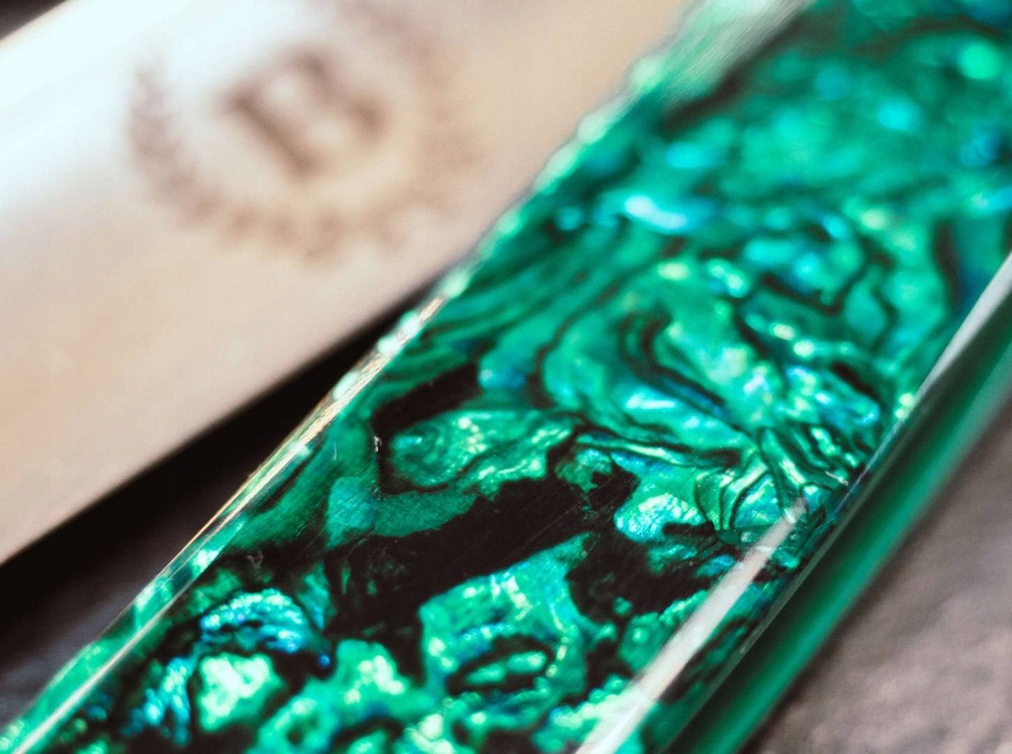 Innowacyjny uchwyt z muszli abalone