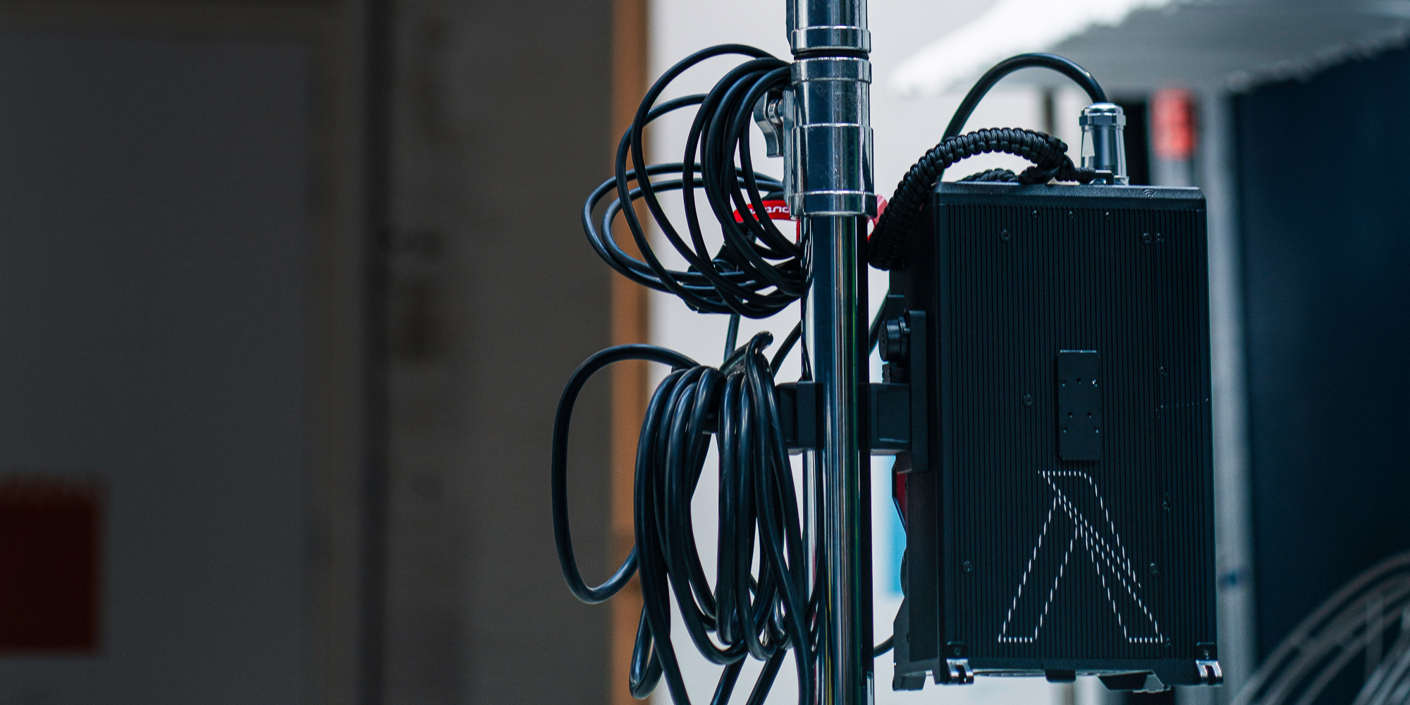 Lampa LED Aputure Light Storm LS 1200d Pro - V-mount - Wiele sposobów zasilania