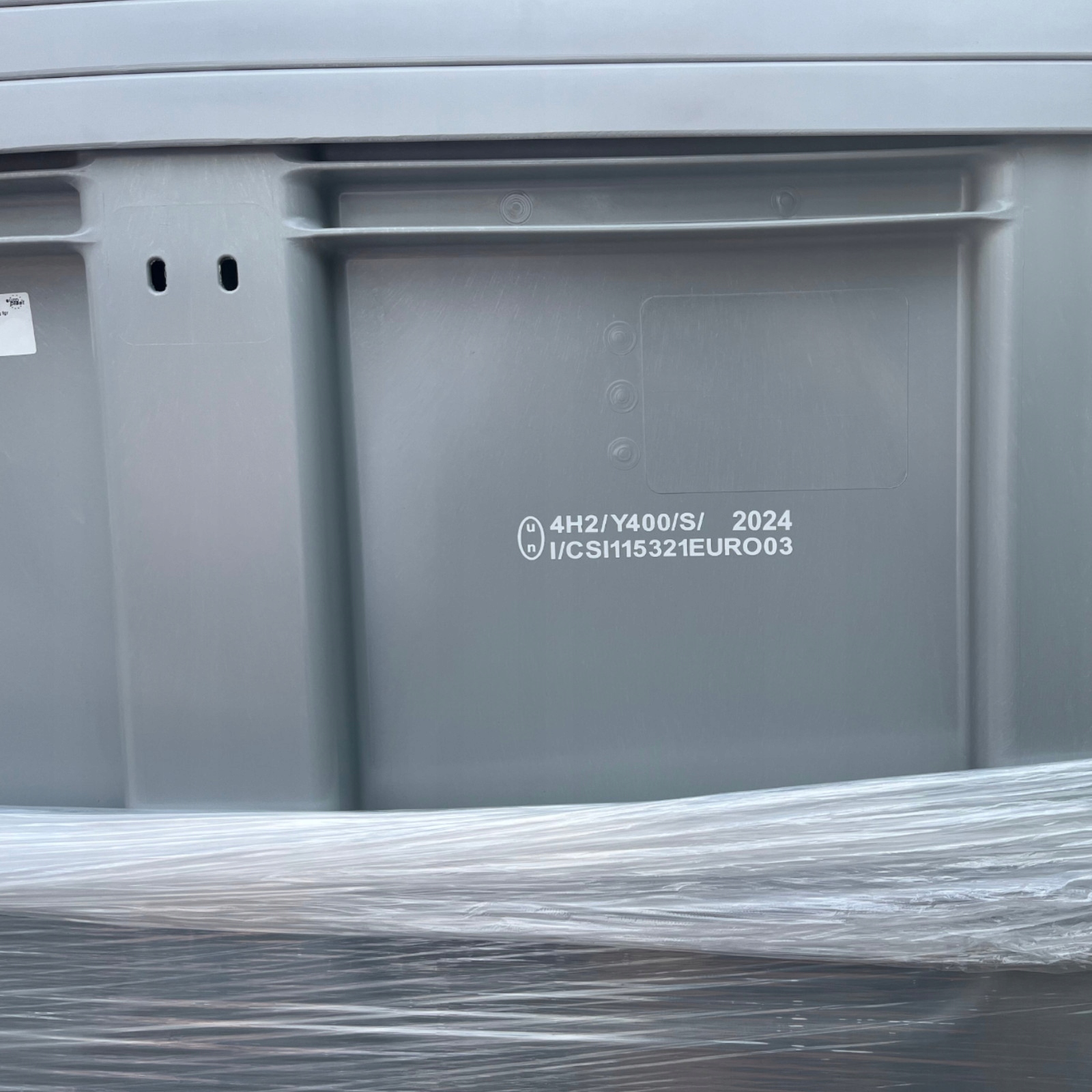Wysoka jakość i bezpieczeństwo – Skrzyniopaleta EUROPLAST z dopuszczeniem ADR