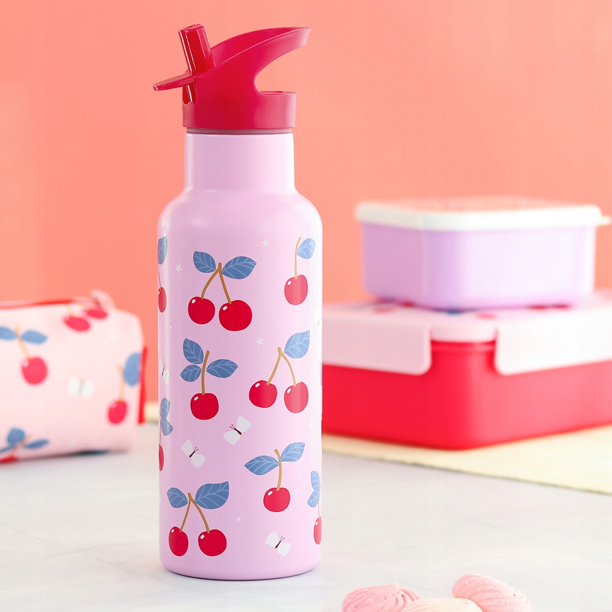 Stylowy design z motywem wiśni – zachęta do picia