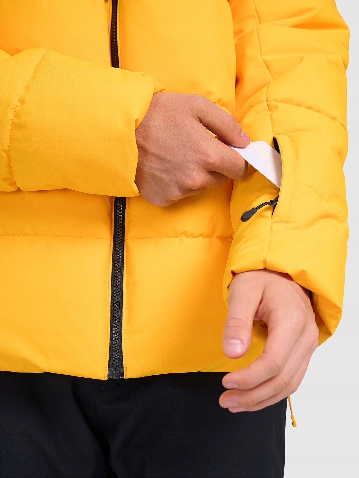 Funkcjonalne kieszenie – Przechowywanie niezbędnych akcesoriów