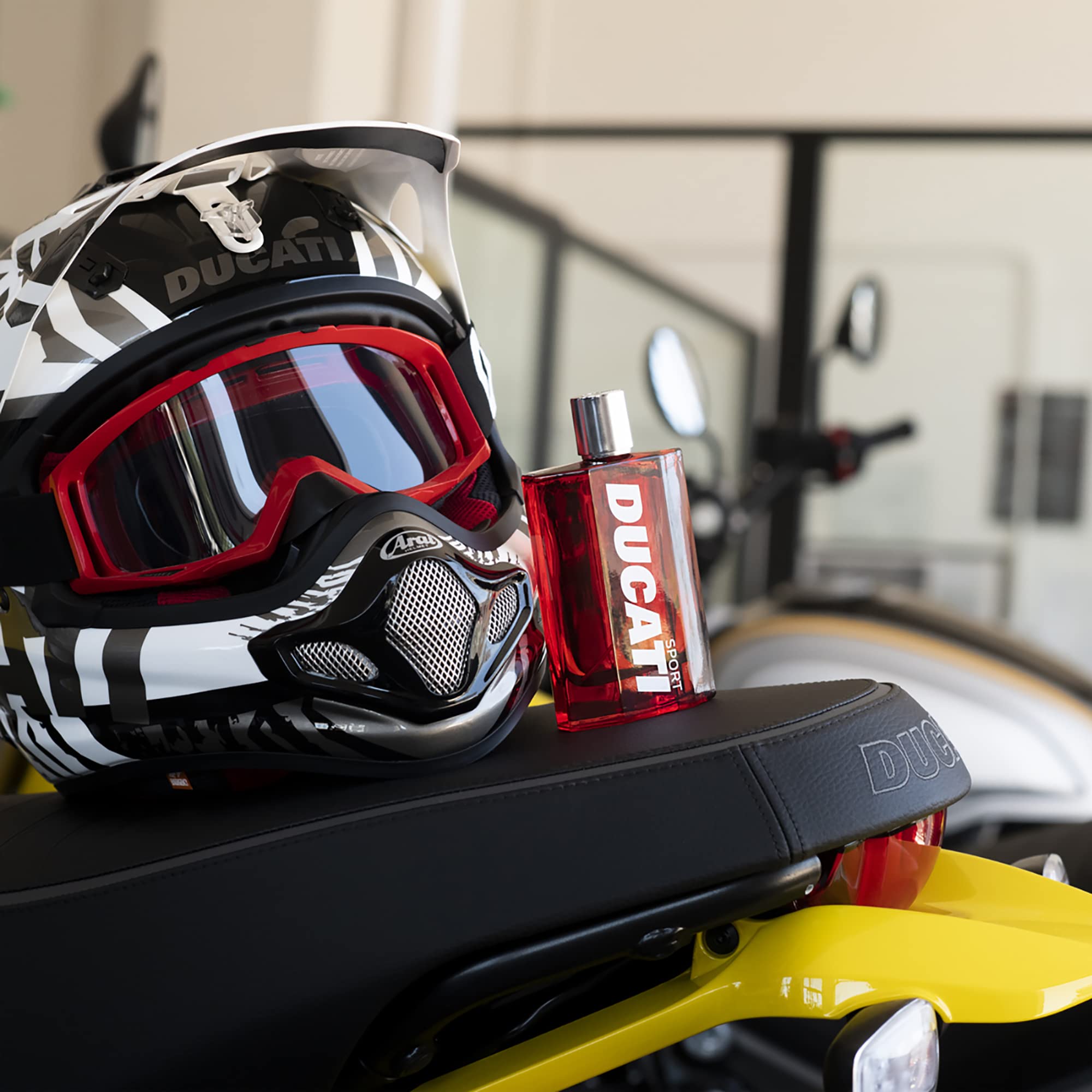 Dynamiczny zapach orientalny, fougère i drzewny