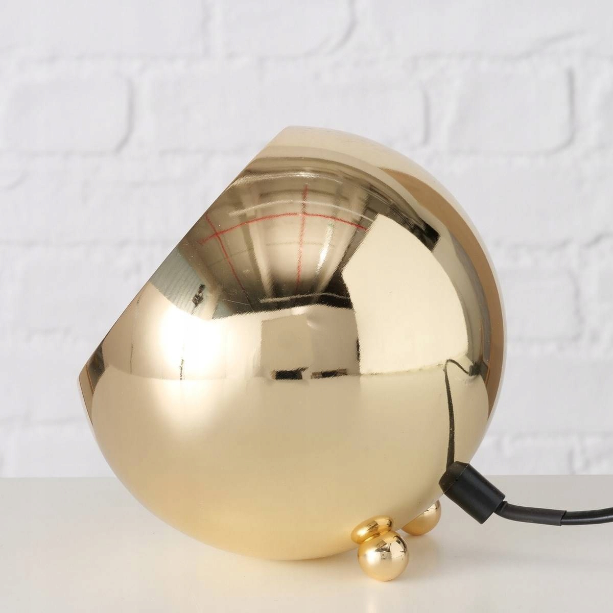 Stylowa kula w kolorze złota – Źródło jasnego światła