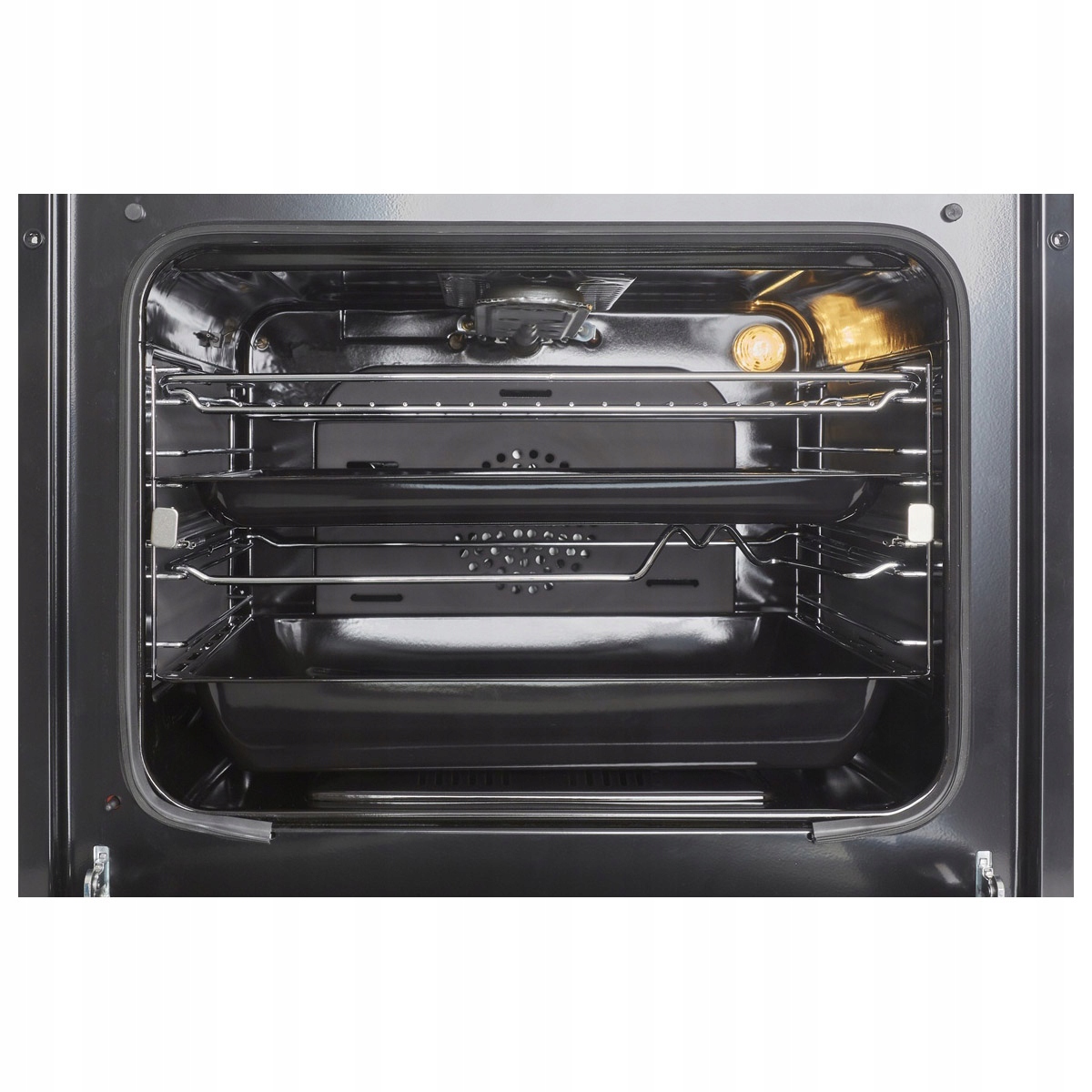 Powiększona pojemność wnętrza piekarnika