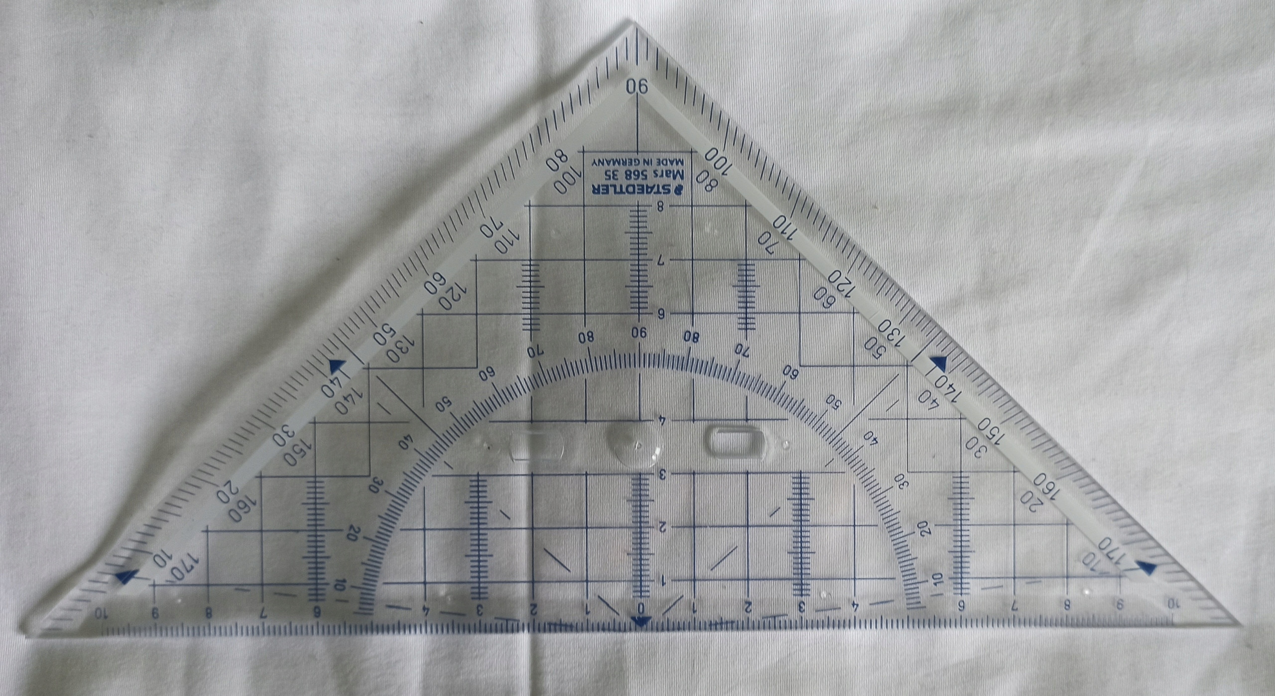 Staedtler Geodreieck 22cm Acryl z uchwytem – Idealne narzędzie do rysowania