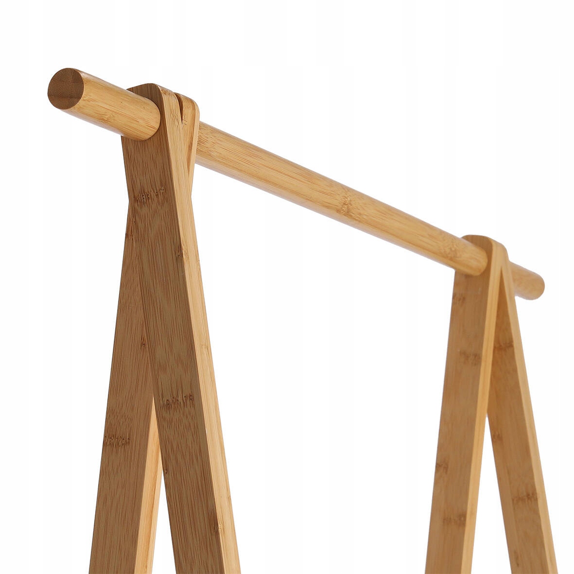 Wysoka jakość materiałów – Wieszak wykonany z bambusa