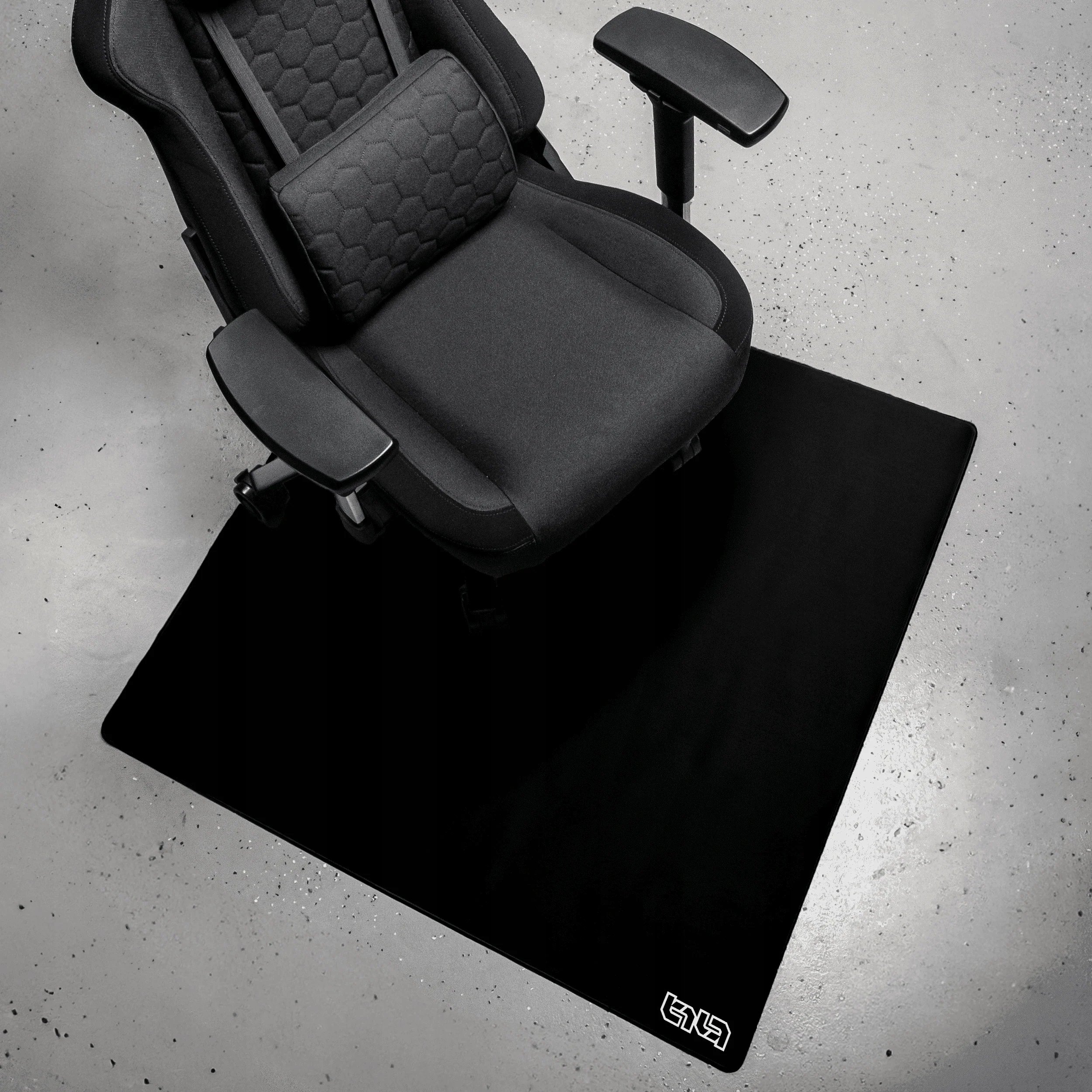 Mata pod Krzesło Tilt Black 100x100 – Komfort i styl w Twoim biurze