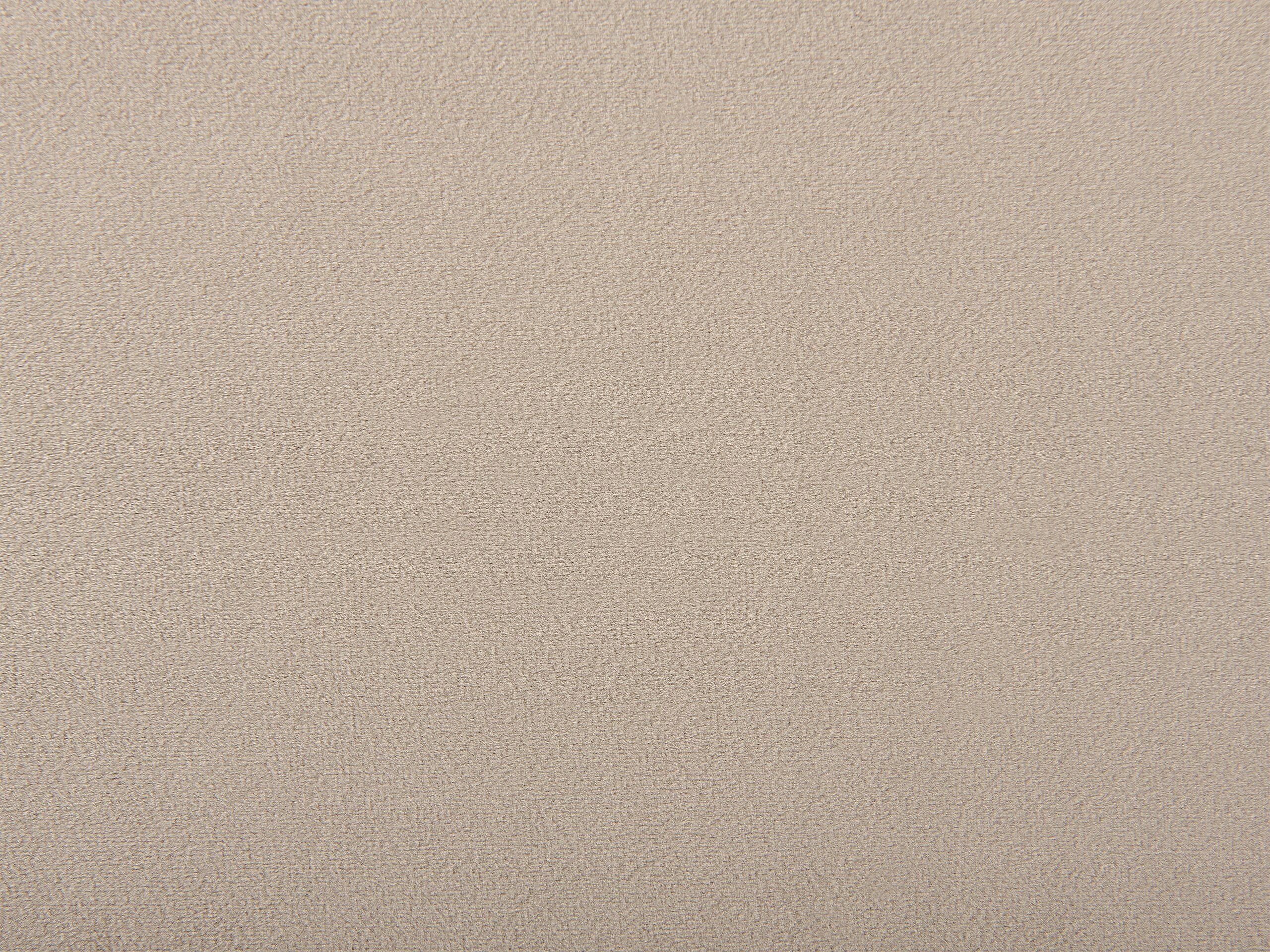 Solidna konstrukcja i stabilność – Metalowe nogi i listewki