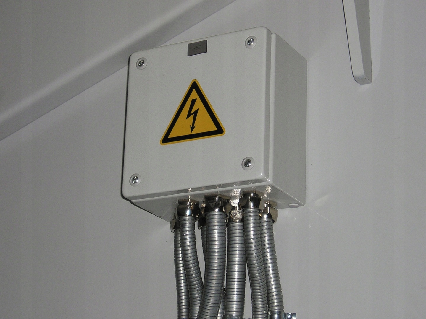 Szerokie zastosowanie w budowie maszyn i instalacjach elektrycznych