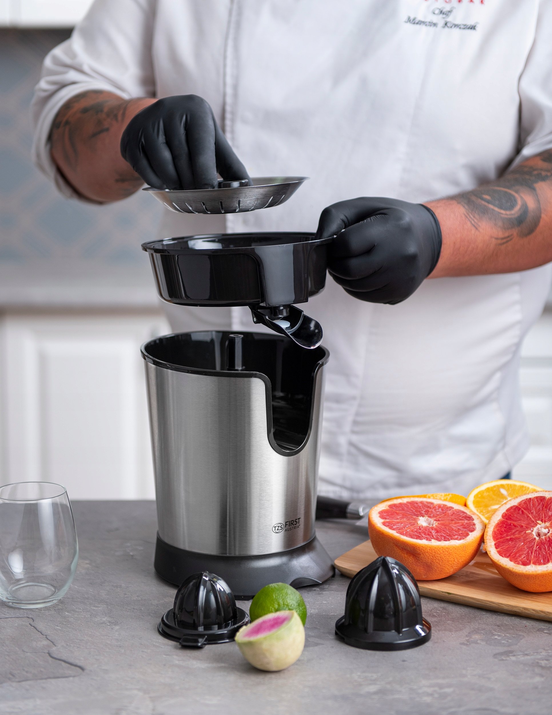 Dwie nasadki do cytrusów o różnych rozmiarach