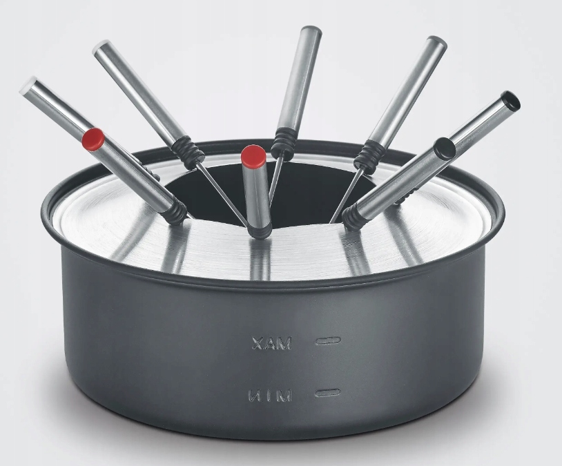 W zestawie: 8 patelni, szpatułka i widelczyki do fondue