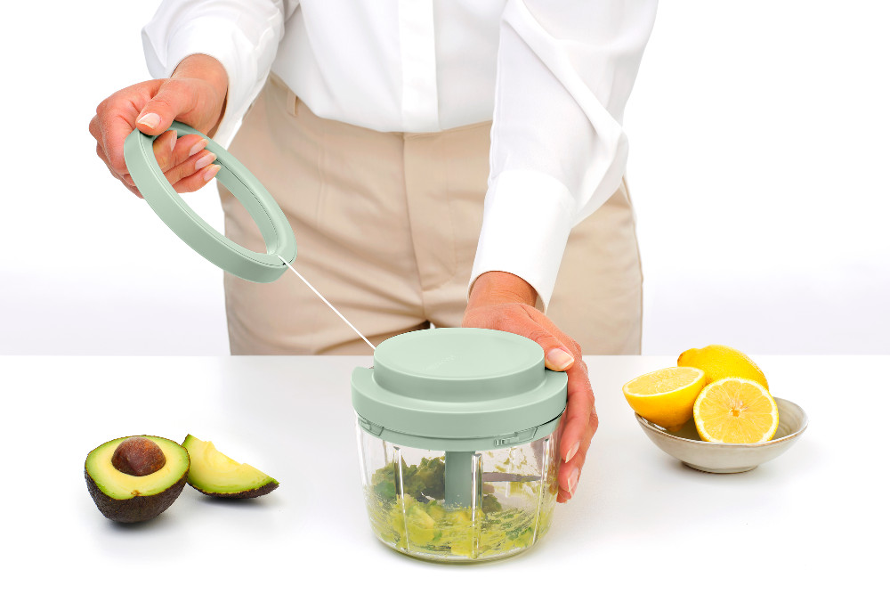 Ergonomiczna konstrukcja i przezroczysty pojemnik