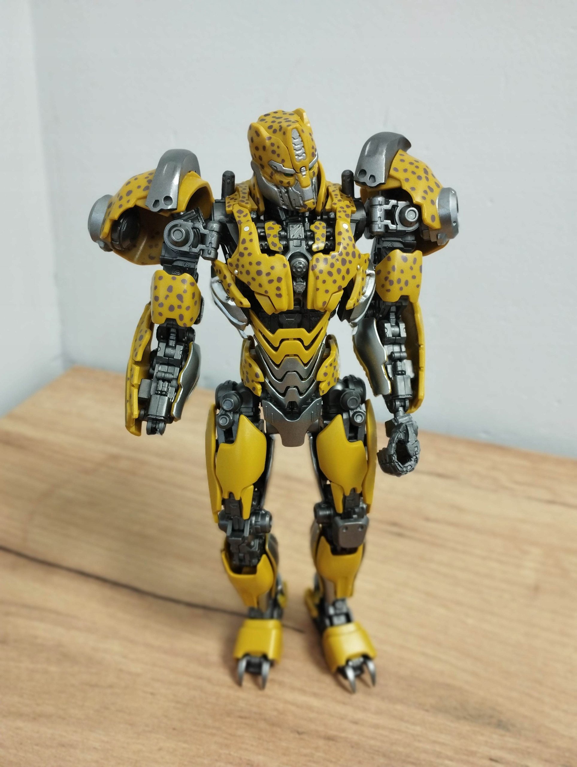 Dynamiczny design i detale figurki