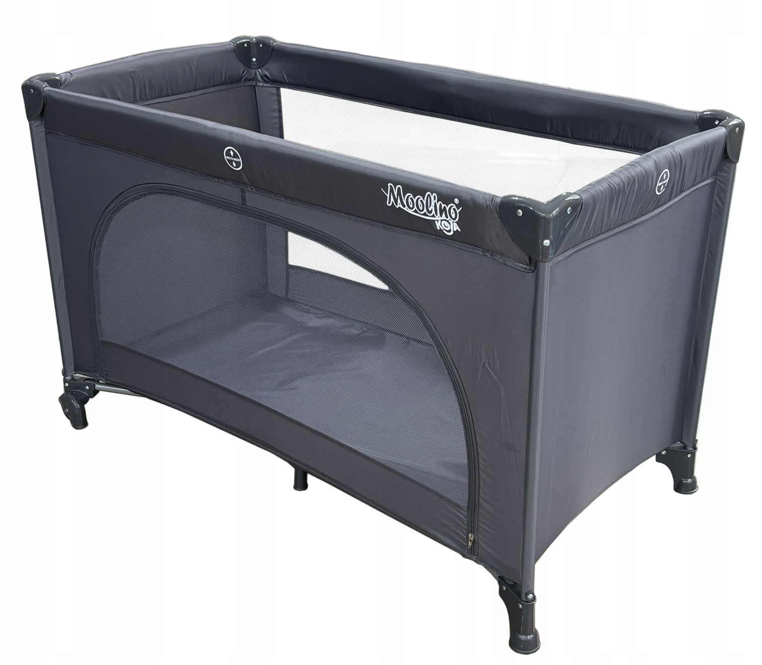 Przewiewne boki z siateczki dla lepszej obserwacji