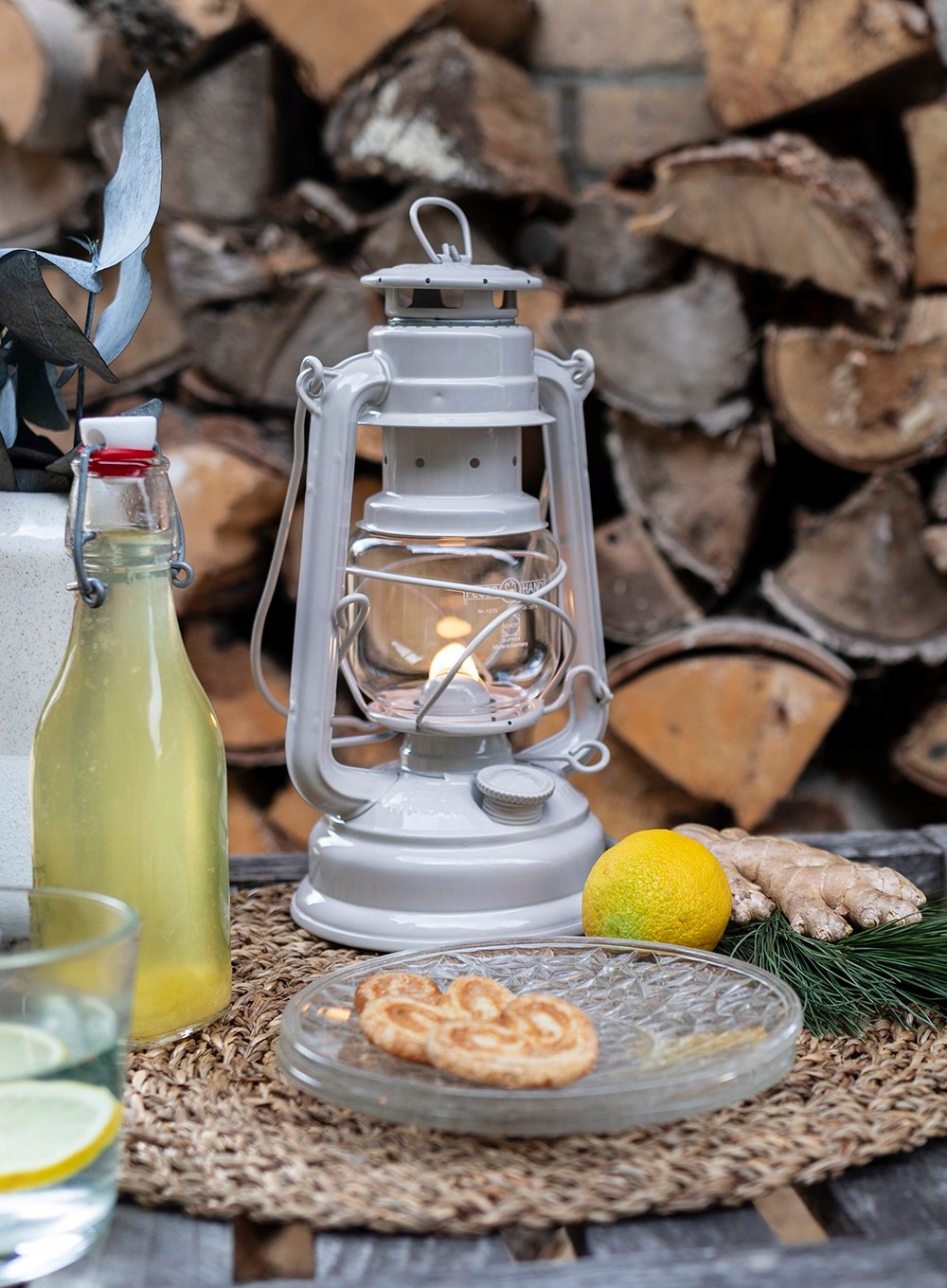 Stylowy element dekoracyjny – lampa do ogrodu i na taras