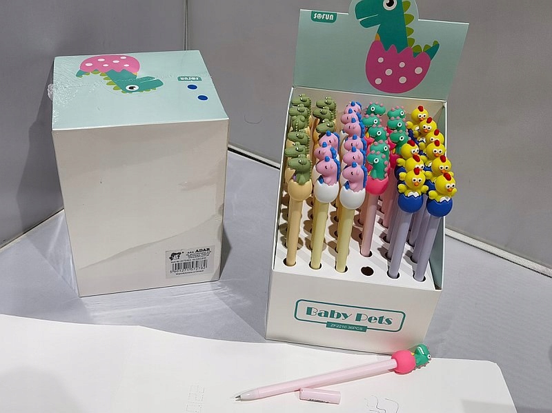 Kolorowe długopisy z wykluwającym jajkiem