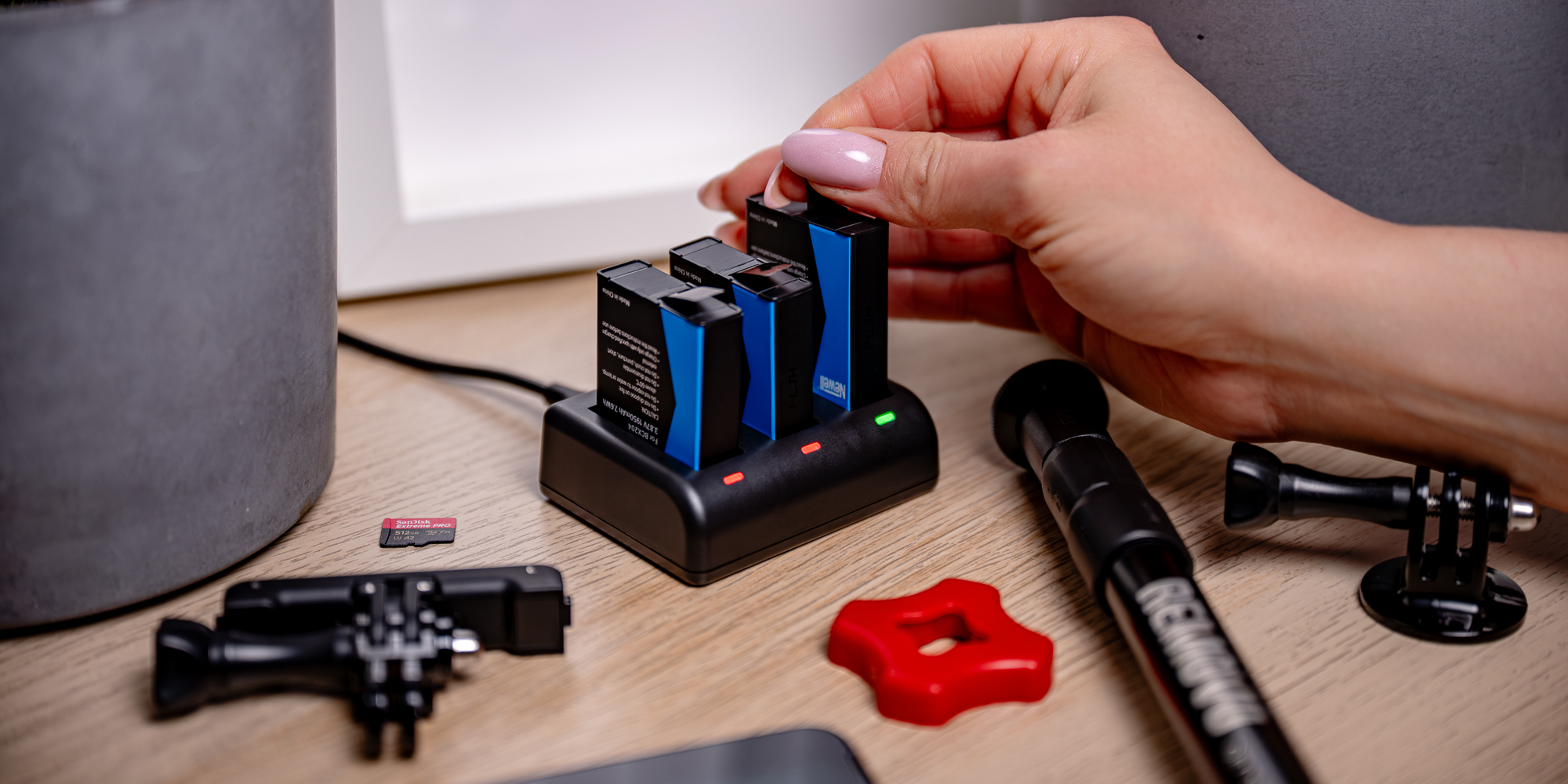 Zestaw Newell ładowarka trzykanałowa SDC-USB-C i trzy akumulatory BCX-204 do DJI Osmo Action