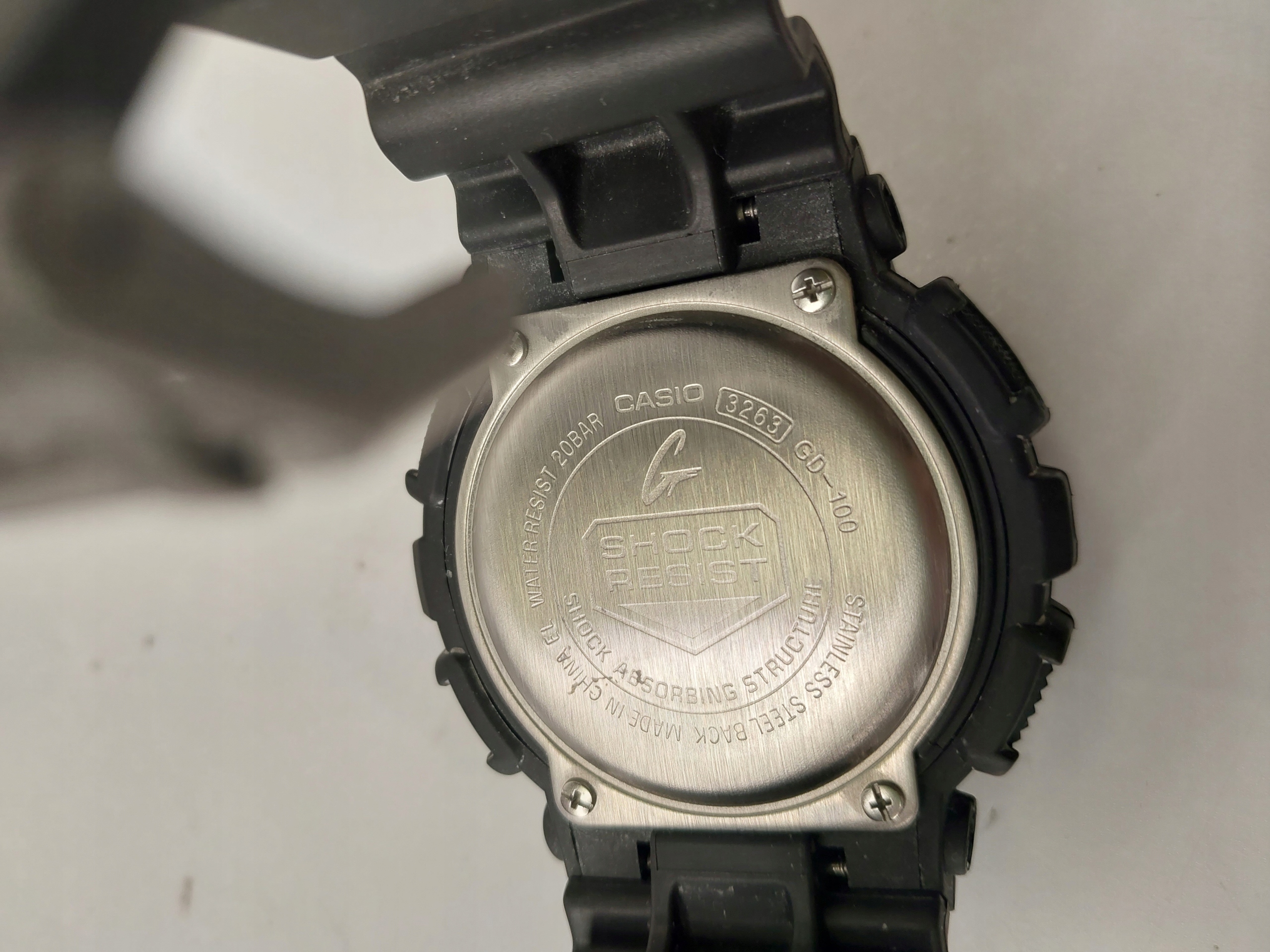 Wymiary i ergonomia – Szerokość koperty 51 mm i paska 28 mm