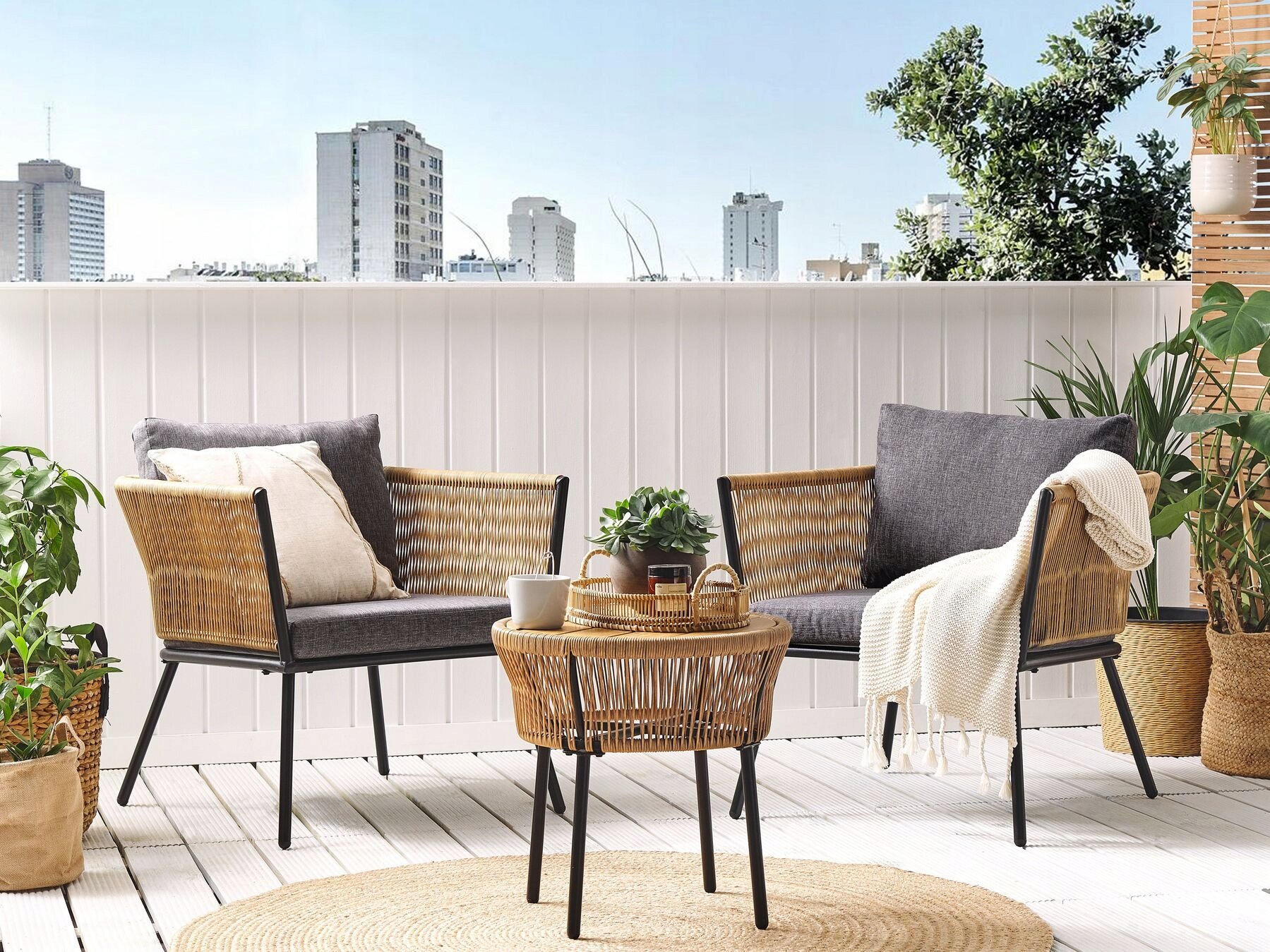 Stylowy stolik kawowy z naturalnym akcentem