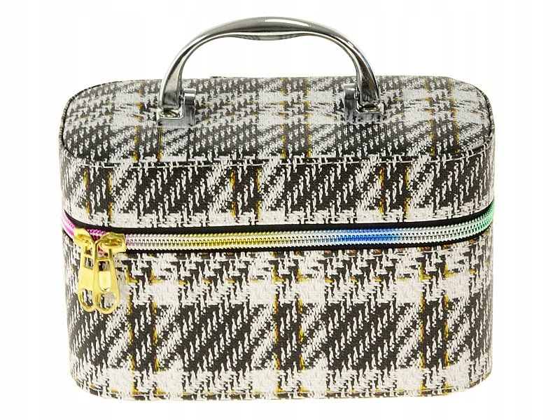 Wygodne lusterko i praktyczny zamek błyskawiczny