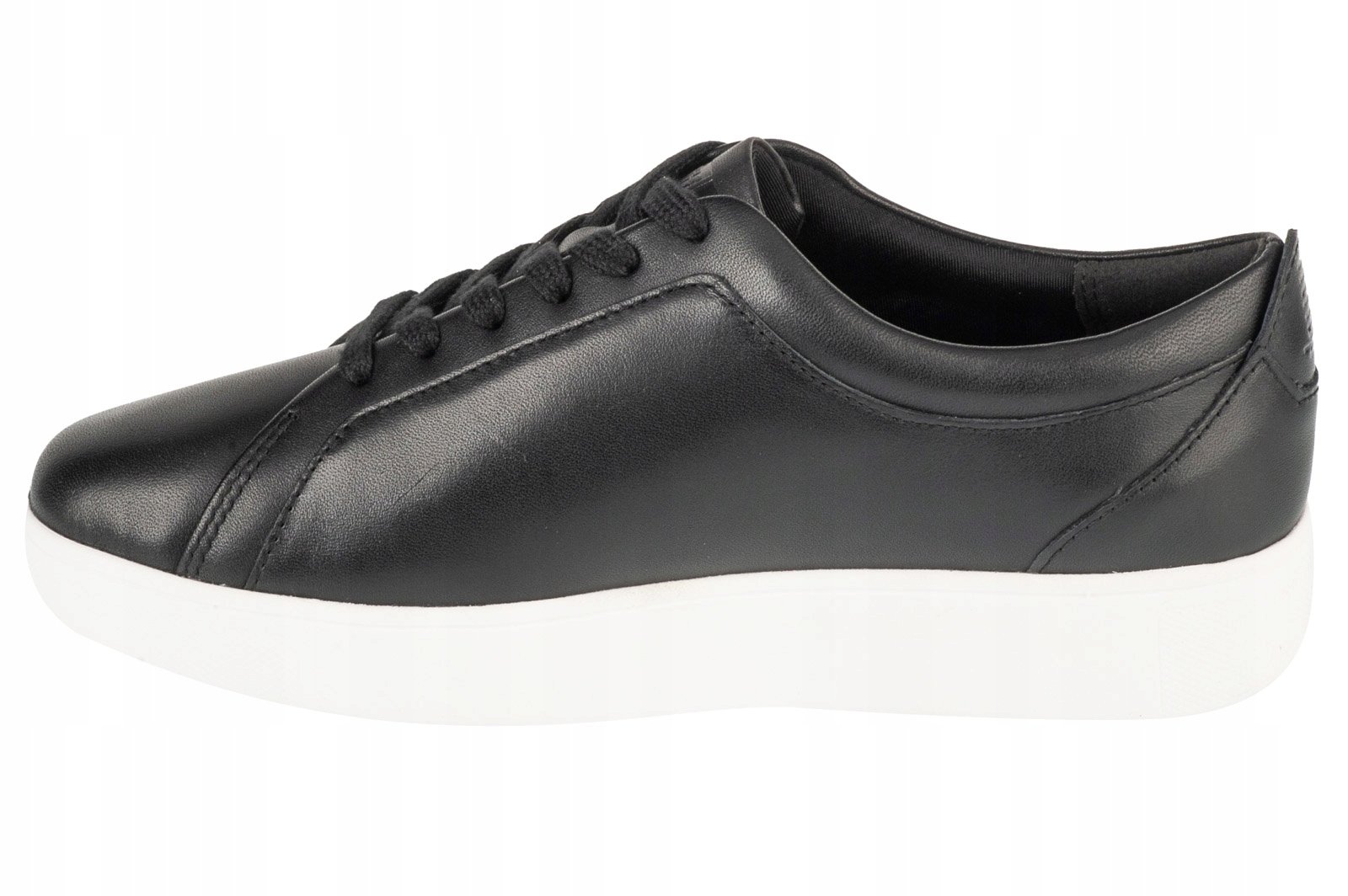 Kolor i rozmiar – Czarne sneakersy w rozmiarze 42