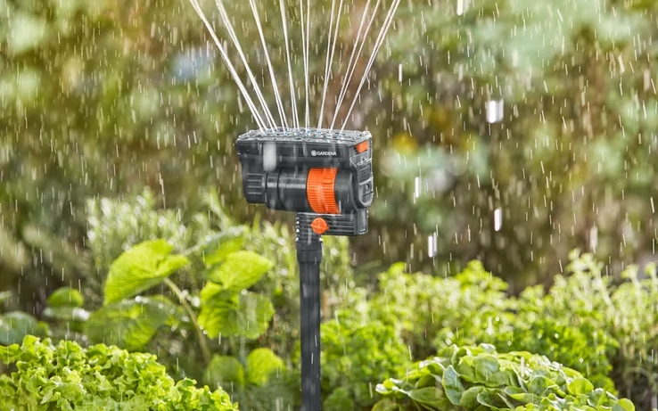 Zraszacz wahadłowy o dużym zasięgu