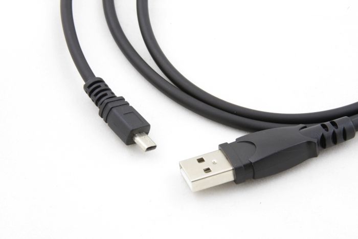 Standardowe złącze USB – łatwe połączenie z komputerem i tabletem