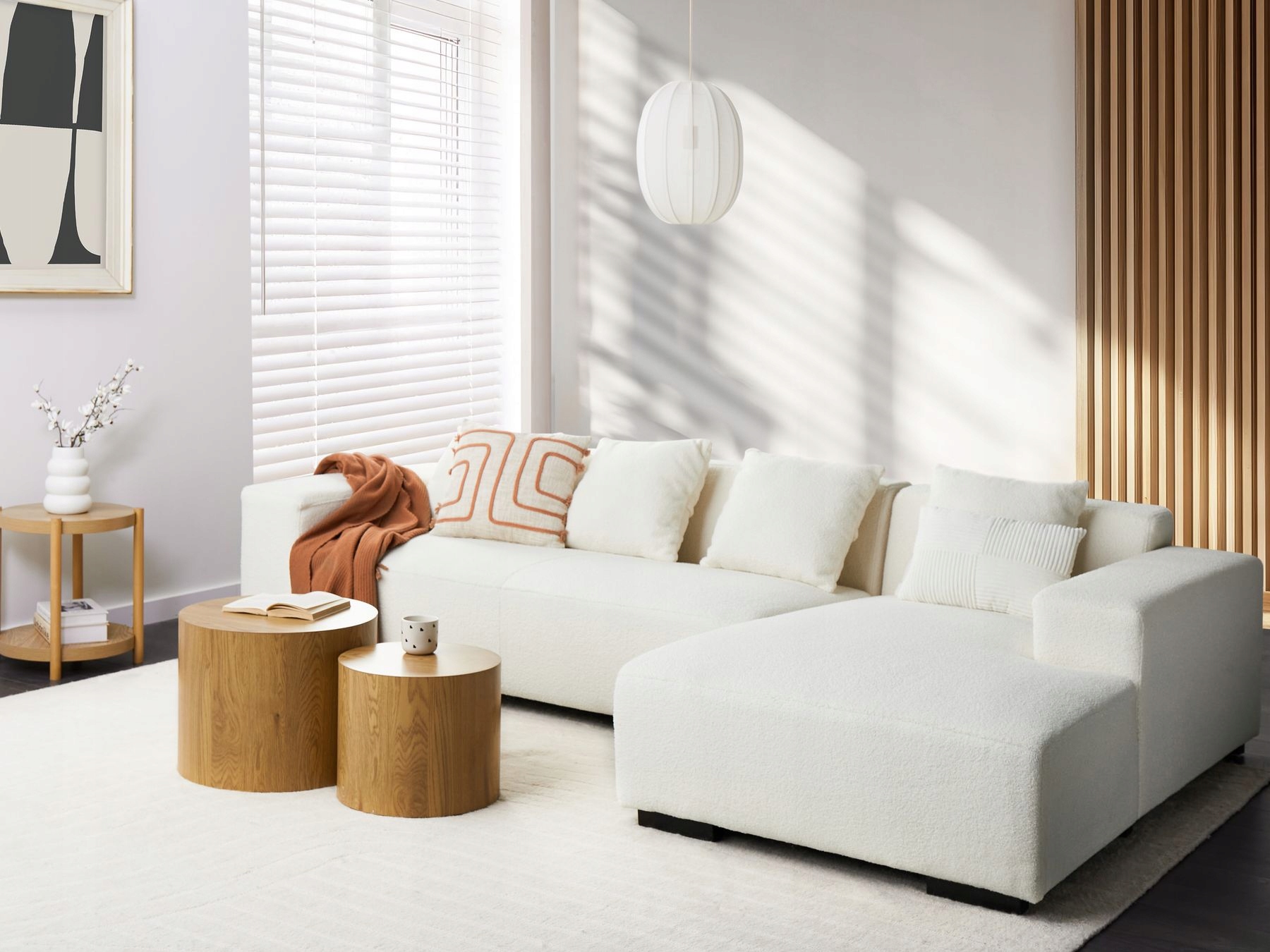 Wygodna tapicerka boucle – Idealne miejsce do relaksu