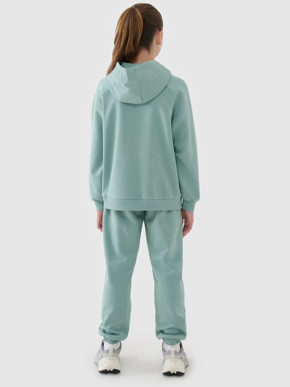 Dlaczego warto wybrać spodnie dresowe 4F?