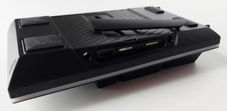 Hybrydowa konstrukcja z cichymi przełącznikami