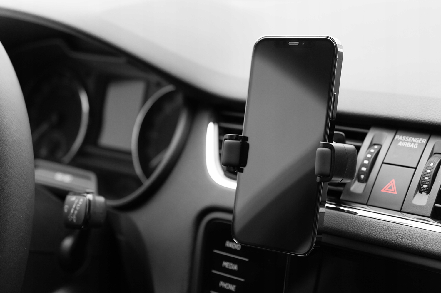 Uchwyt samochodowy Fixed Matic – Uniwersalne rozwiązanie dla Twojego smartfona