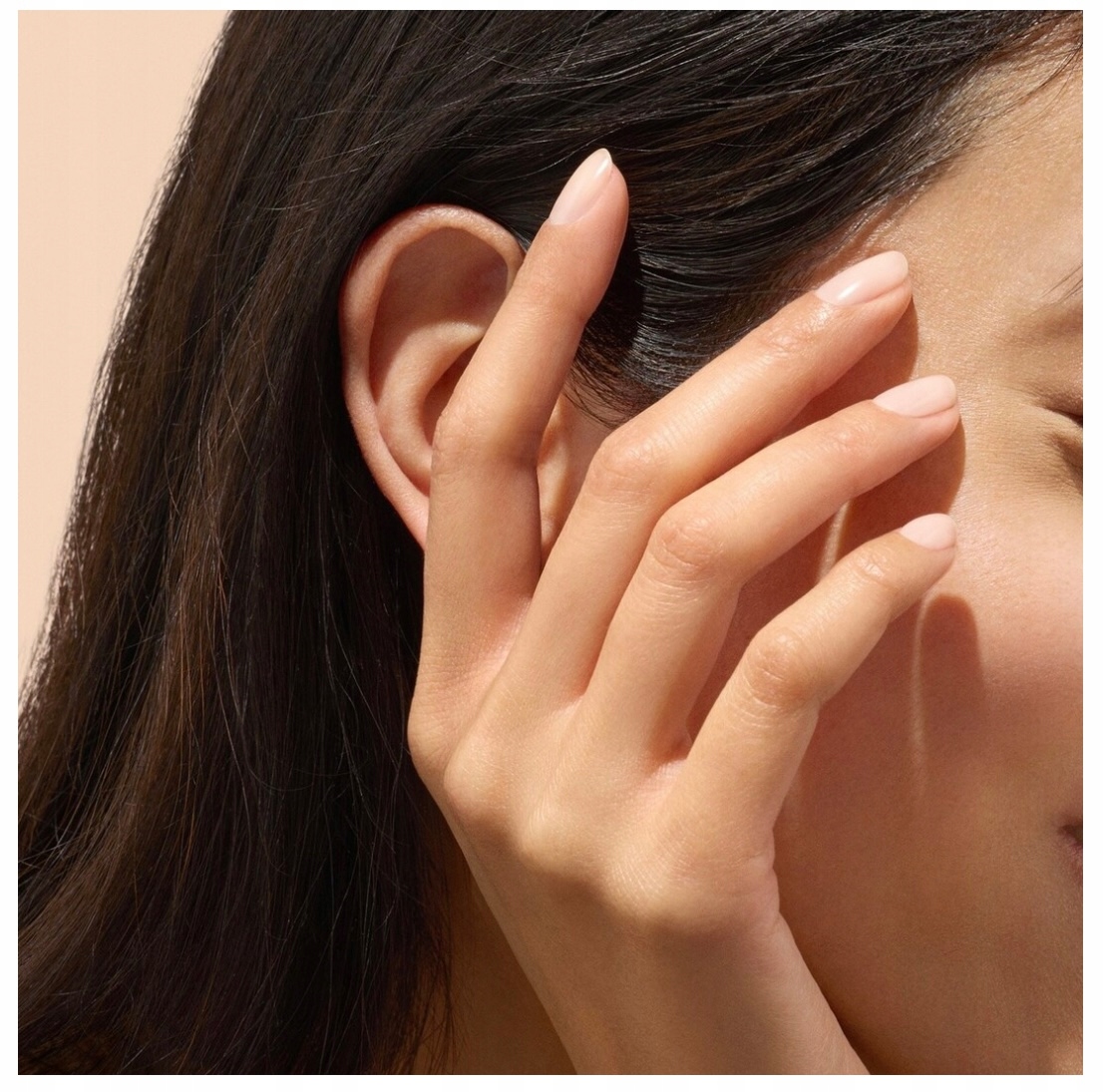 Satynowe wykończenie w eleganckim odcieniu beżu