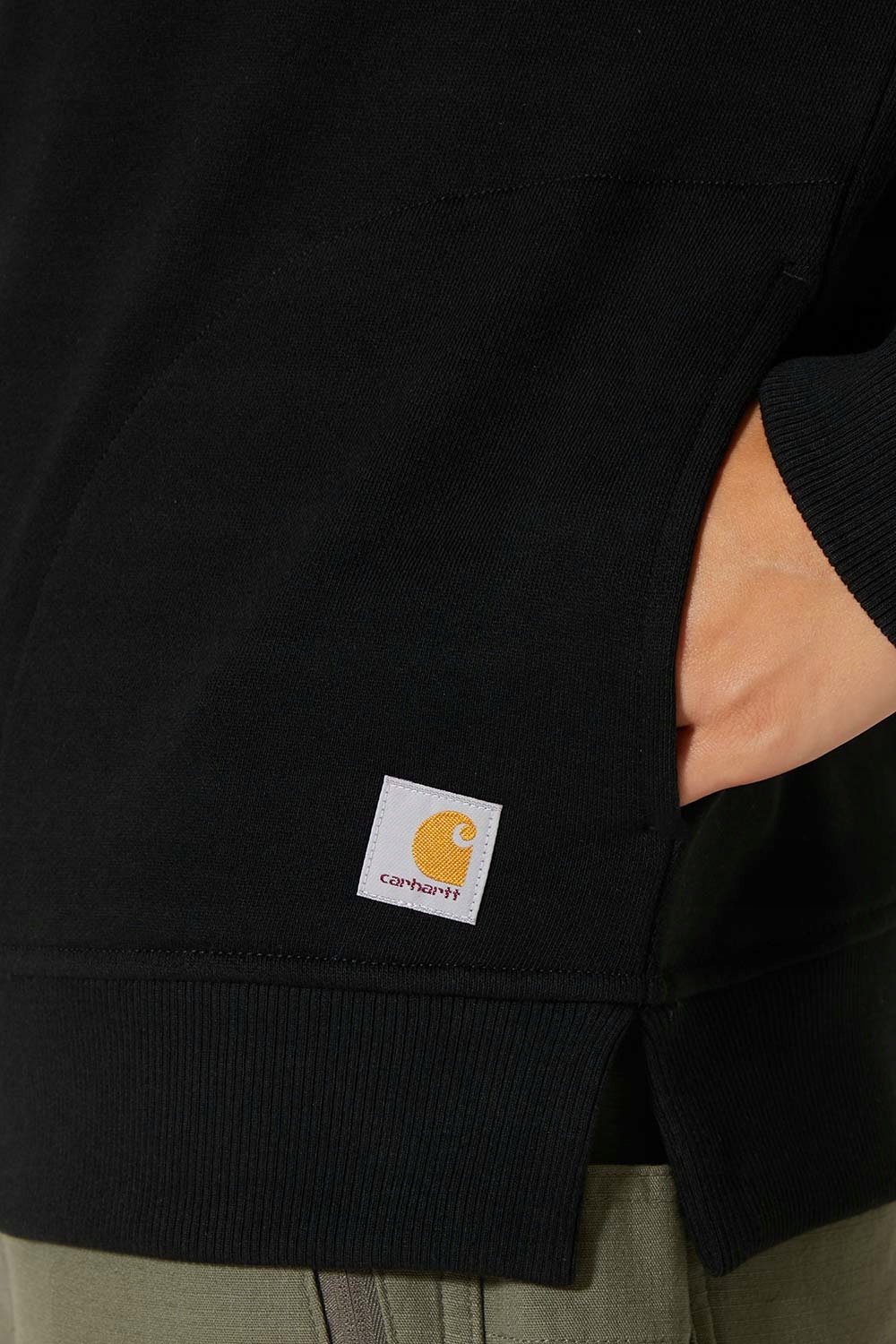 Klasyczny i stylowy krój Carhartt