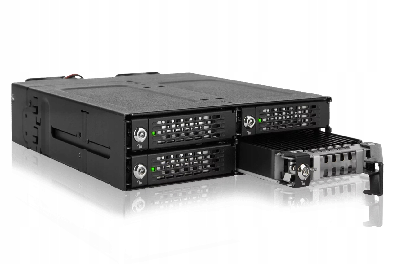 Łatwa wymiana dysków bez otwierania obudowy