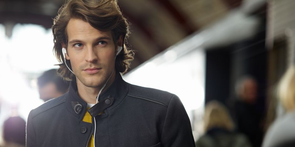 Zestaw słuchawkowy cyfrowo eliminujący hałas MDR-NC31EM — zero zakłóceń. Tylko muzyka