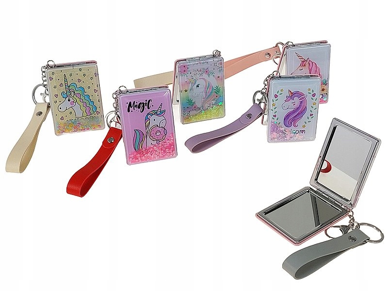 Funkcjonalność i styl w jednym – lusterko z brelokiem