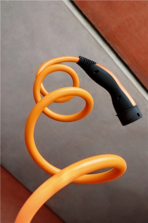 Opatentowany design samozwijającego się kabla