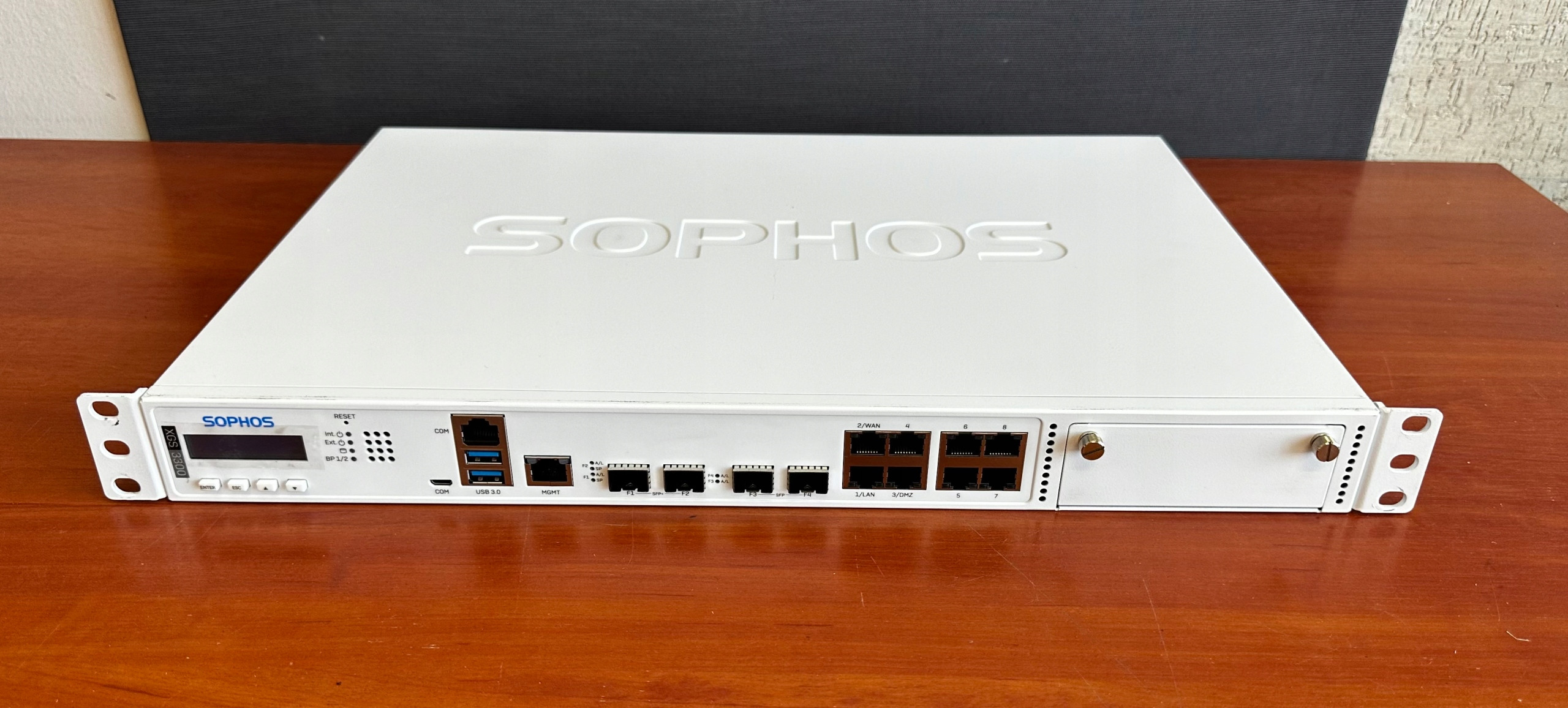 SOPHOS XGS 3300 Security Appliance – Wydajna zapora sieciowa dla Twojej firmy