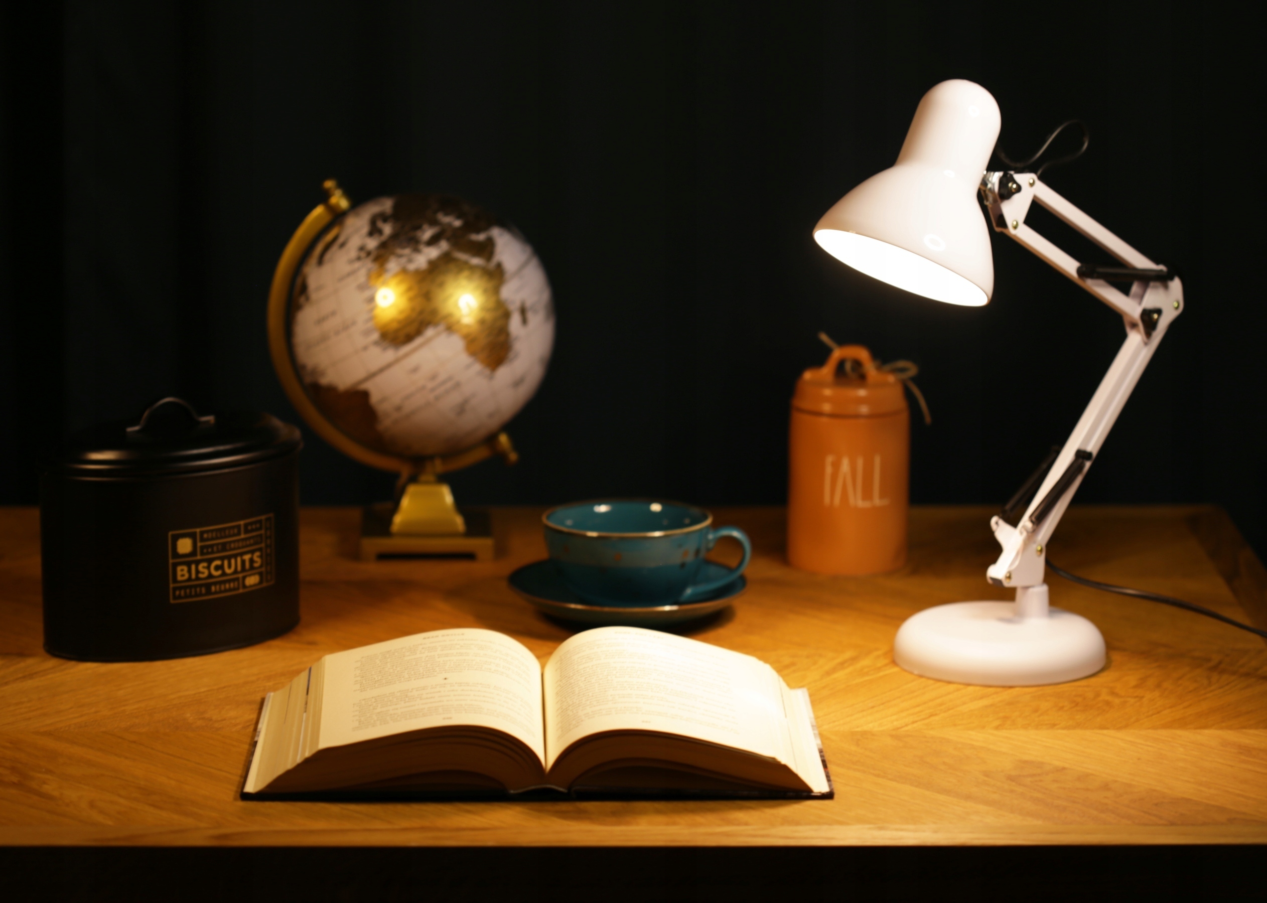 Nowoczesny design lampki biurkowej