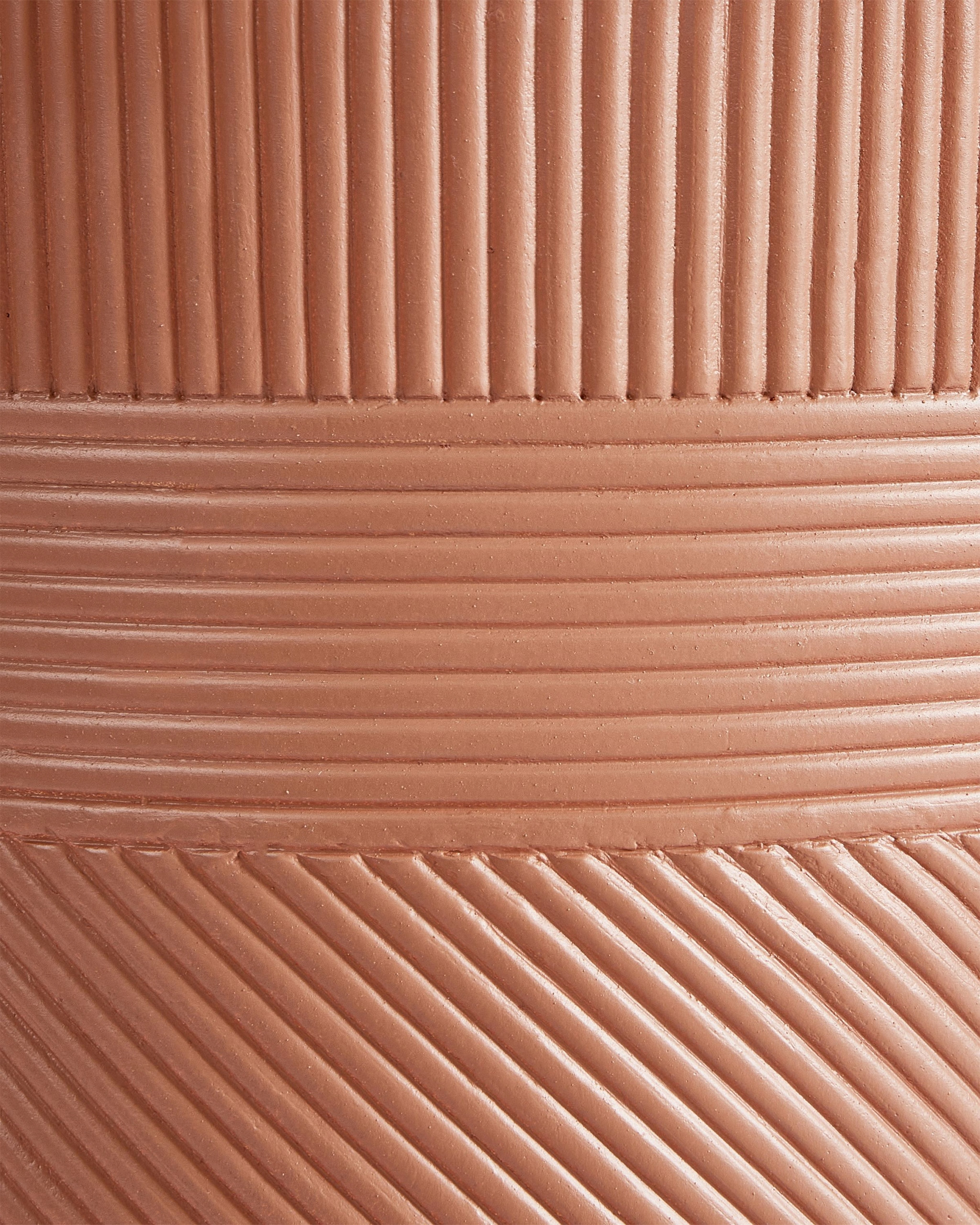 Wytłoczony wzór i rustykalny urok