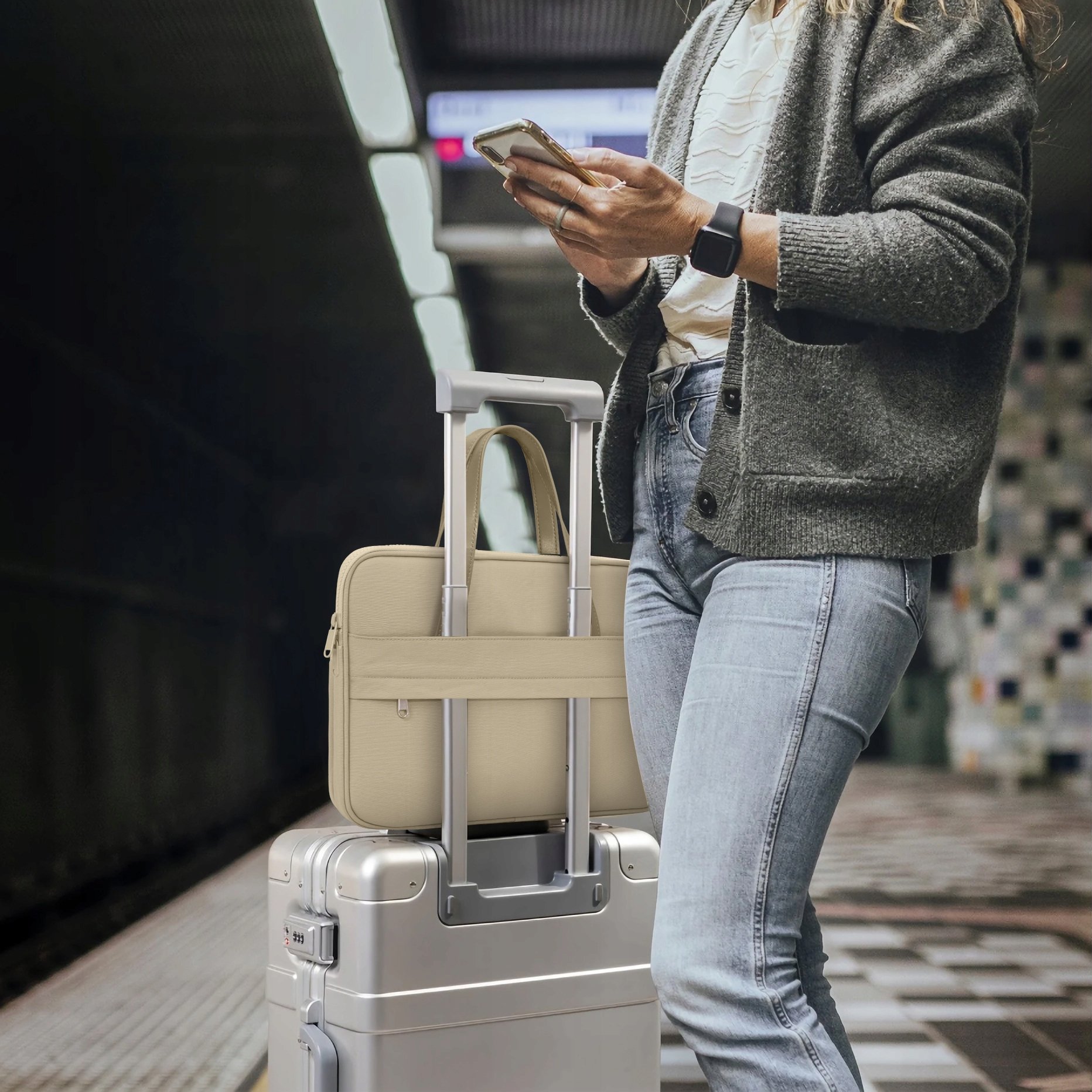 Wymiary wewnętrzne pokrowca – 330 x 240 x 30 mm