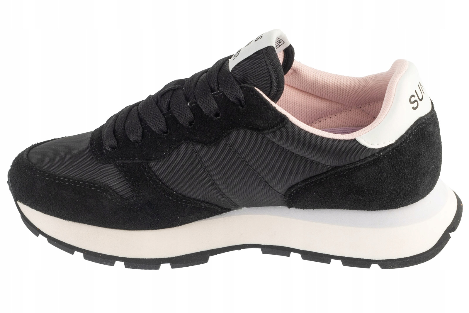 Czarne sneakersy idealne na każdą okazję