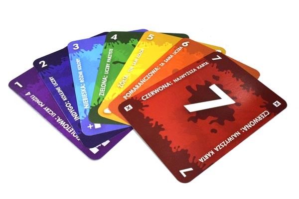 Wachlarz rozłożonych kart z gry RED7